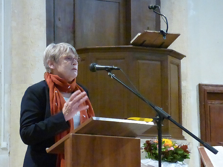 Michèle Souclier, présidente de l'Ensemble, ouvre la cérémonie.